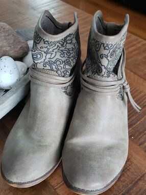Roxy Taupe Suede Ankle Boots with Patterned Collar